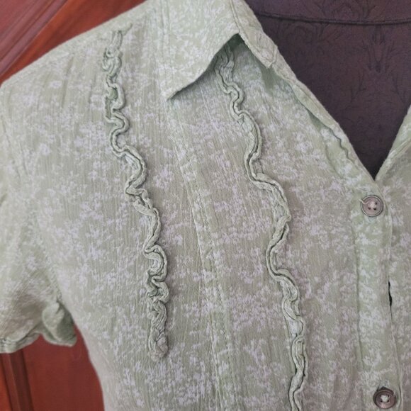 Eddie Bauer Green Button-Up Shirt With Ruffle Detail Short Sleeve Size S - Picture 2 of 6